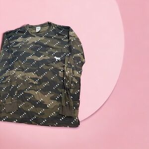 Pink Victoria’s Secret medium long sleeve‎ tea